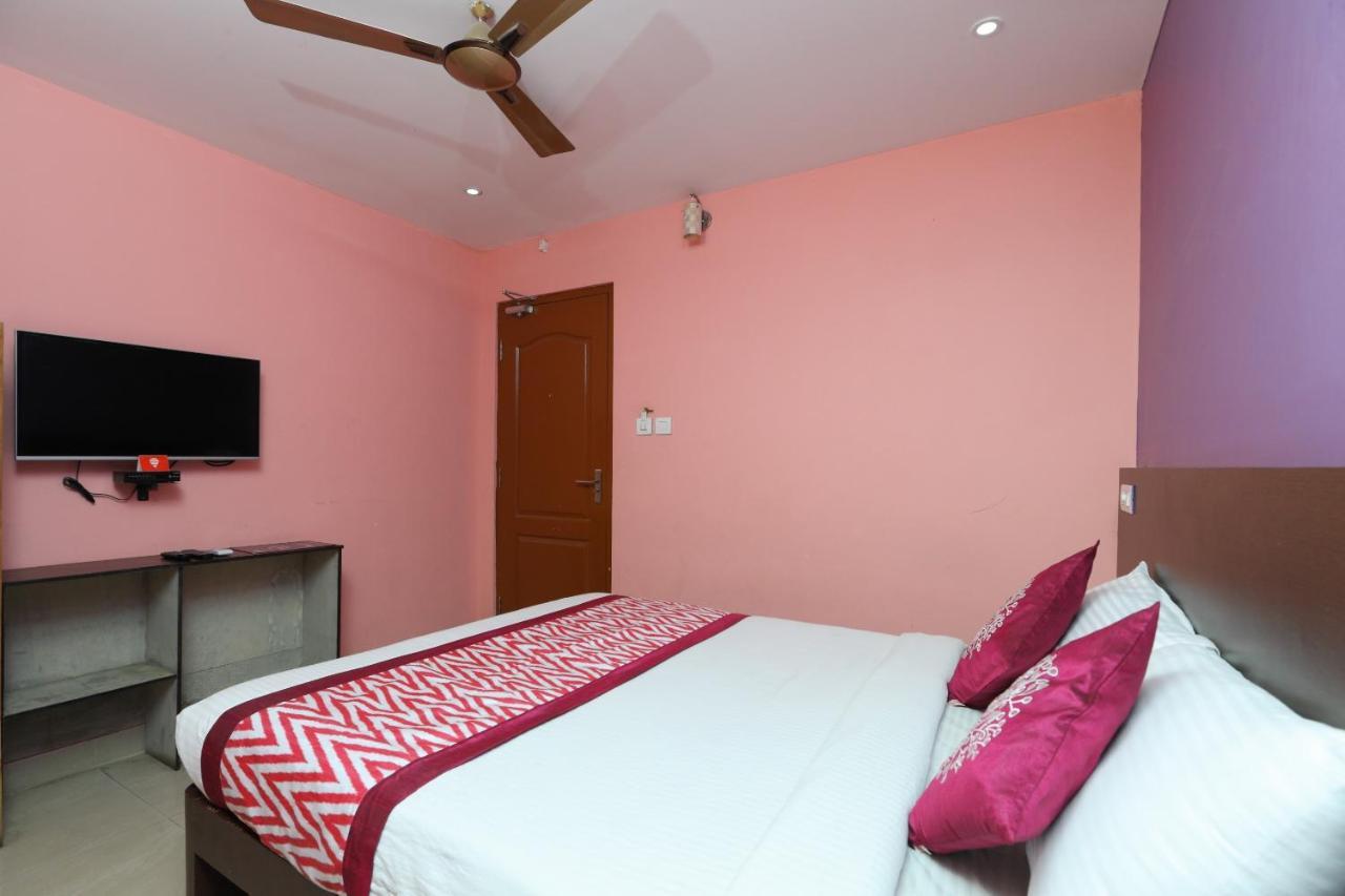 Collection O 6637 Udayees Hotel Bvn Grand Tirupati Extérieur photo