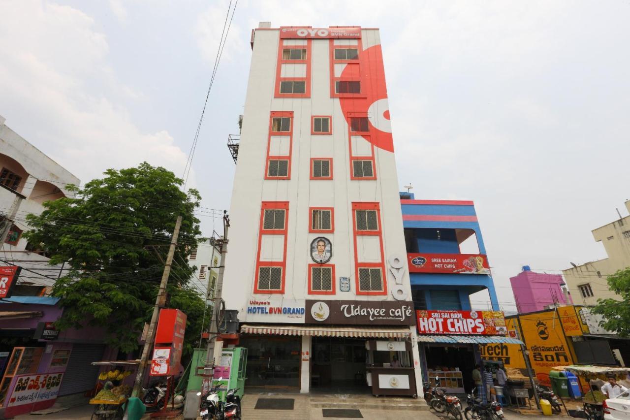 Collection O 6637 Udayees Hotel Bvn Grand Tirupati Extérieur photo